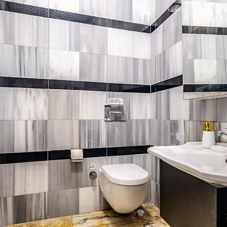 Comfortable Flat With Great Location In Beyoglu